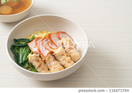 Barbecue Red Pork and Wonton Noodles with Soup 116873704