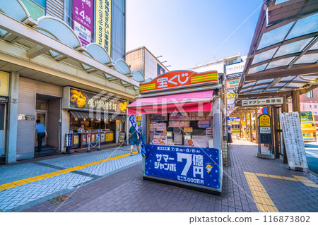 Hiratsuka cityscape in Japan, overlooking the lottery ticket booth in front of Hiratsuka Station on the Tokaido Main Line (July 22, 2024) 116873802