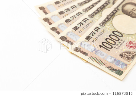 白色背景上的 10,000 日元鈔票 白色背景上的 10,000 日元鈔票 116873815