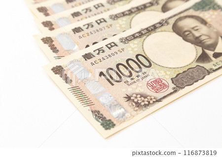 白色背景上的 10,000 日元鈔票 白色背景上的 10,000 日元鈔票 116873819