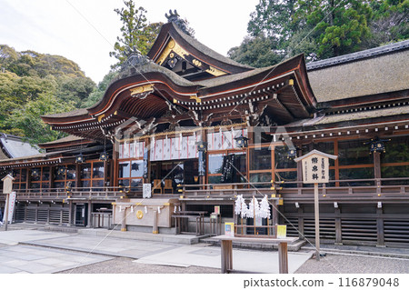 參拜殿大神神社,又稱三輪明神,據說是日本最古老的神社(奈良縣櫻井市) 參拜殿大神神社,又稱三輪明神,據說是日本最古老的神社(奈良縣櫻井市) 116879048