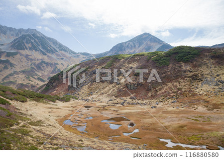 秋葉立山,荒山風光中漂浮一灘血 秋葉立山,荒山風光中漂浮一灘血 116880580