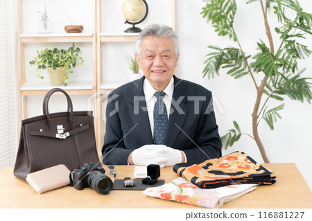 Pawnshop, recycling, purchase, appraisal 116881227