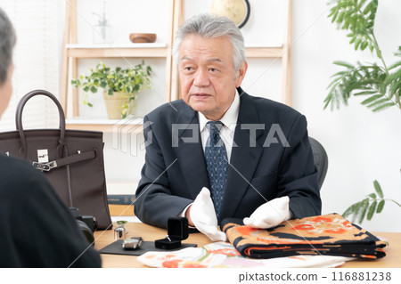 Pawnshop, recycling, purchase, appraisal 116881238