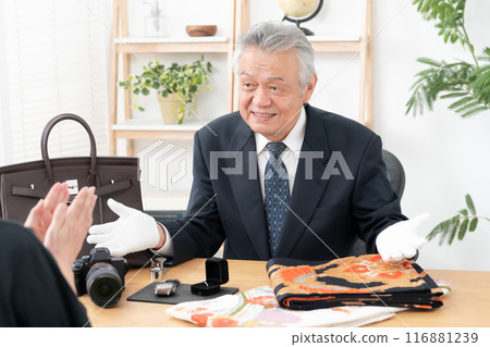 Pawnshop, recycling, purchase, appraisal Pawnshop, recycling, purchase, appraisal 116881239