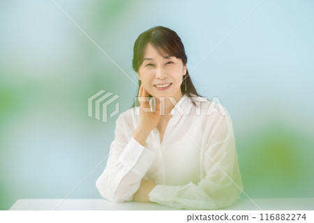 Women Beauty Front blur 116882274