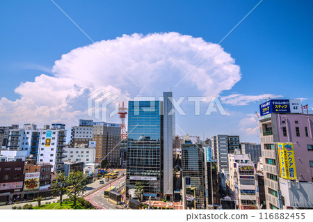 日本平塚市景UFO襲擊...天空中突然出現巨大雲彩...巨大積雨雲...=7月22日，平塚車站前 116882455