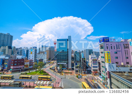 日本平塚市景UFO襲擊...天空中突然出現巨大雲彩...巨大積雨雲...=7月22日，平塚車站前 116882456