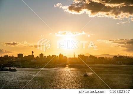 [Kanagawa Prefecture] Cityscape of Yokohama Bay Area at sunset 116882567