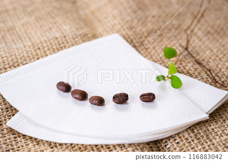 咖啡豆和濾紙 咖啡豆和濾紙 116883042