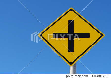 Road sign There is a +-shaped road intersection 116884250