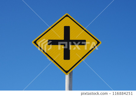 Road sign There is a +-shaped road intersection 116884251