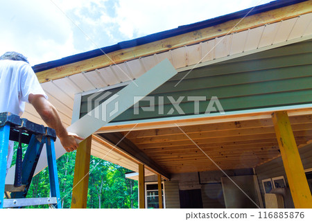 Installation of aluminum composite panels fascia trim at exterior wooden corner frames to prevent damage wood Installation of aluminum composite panels fascia trim at exterior wooden corner frames to prevent damage wood 116885876
