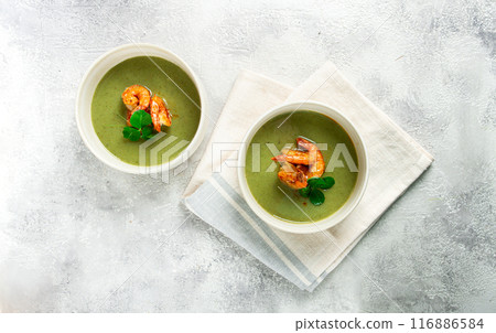 pea cream soup, with shrimp, green soup, homemade, top view, no people, 116886584