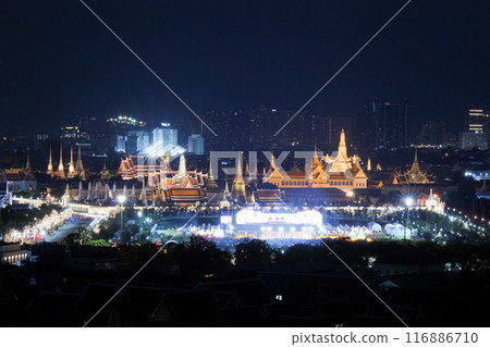 royal palace, tie, wat arun 116886710