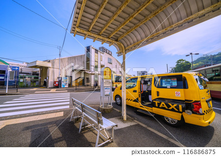 Oiso cityscape in Japan in July. View of the north exit of Ninomiya Station on the JR Tokaido Main Line and the taxi stand, etc. = July 22, 2024 116886875