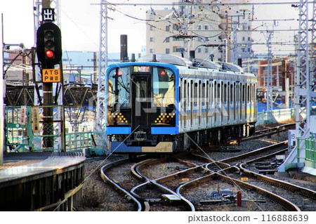 仍保留著昭和時代痕跡的「鶴見線」上出現的新令和車…E131系列 116888639