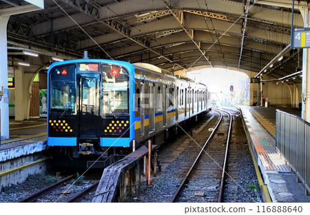 仍保留著昭和時代痕跡的「鶴見線」上出現的新令和車…E131系列 116888640