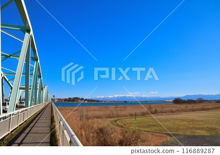 Mt. Iide and Matsuhama Bridge in winter (Niigata Prefecture) Mt. Iide and Matsuhama Bridge in winter (Niigata Prefecture) 116889287