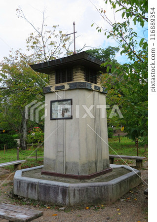 A radio tower erected in 1932 remains in Maruyama Park, Kyoto City. 116889354