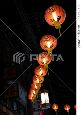 chinese lanterns in the night sky 116889570