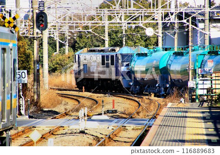 A tank freight train pulled by the electric locomotive EF210 "Momotaro" 116889683