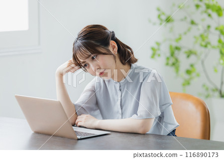 Young woman using a personal computer 116890173