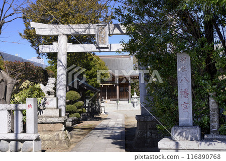 Nakano Hachimangu Shrine surrounded by trees 116890768
