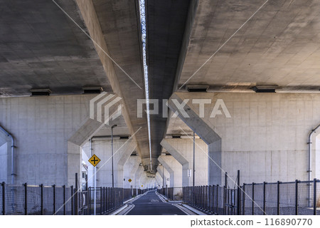 從天橋下方看到的道路 從天橋下方看到的道路 116890770