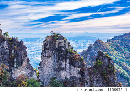[群馬縣]妙義山的日暮景色和美麗的紅葉 116893344