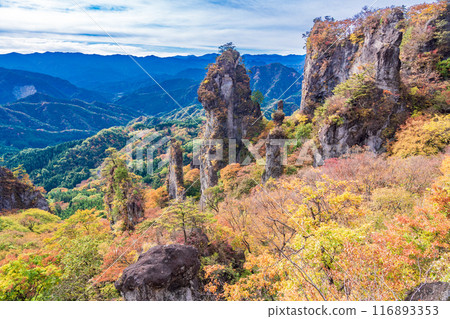 [Gunma Prefecture] Higurashi no Kei from Mt. Myogi, where the autumn leaves are beautiful 116893353