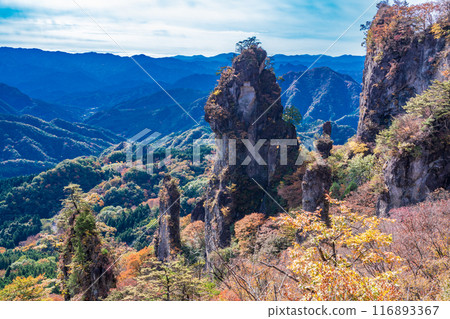 [Gunma Prefecture] Higurashi no Kei from Mt. Myogi, where the autumn leaves are beautiful 116893367