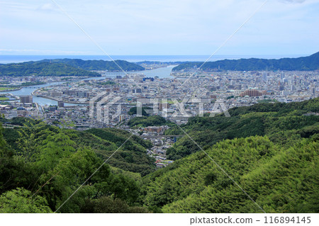 從高知市中心眺望浦戶灣和太平洋 從高知市中心眺望浦戶灣和太平洋 116894145