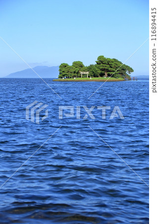 夏季宍道湖和夜之島是島根縣松江市的旅遊景點。 116894415