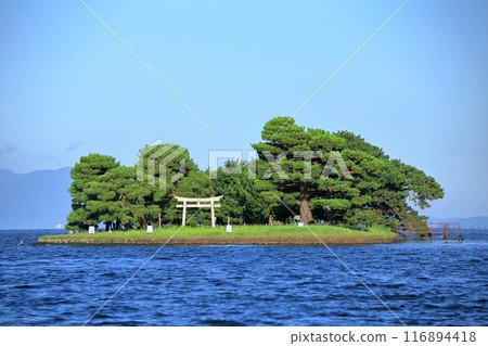 Lake Shinji and Yomegashima Island in summer, tourist attractions in Matsue City, Shimane Prefecture 116894418