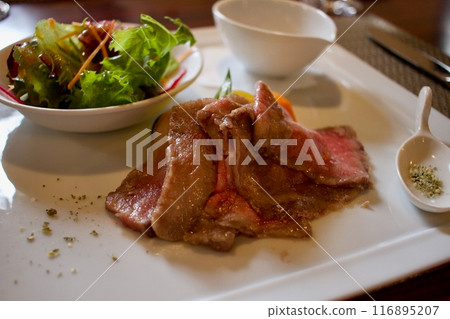 頂級飛彈牛烤牛肉 116895207