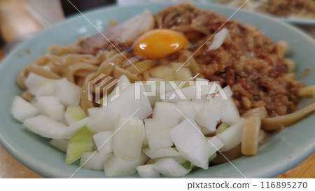 美味的拉麵,有很多洋蔥 美味的拉麵,有很多洋蔥 116895270