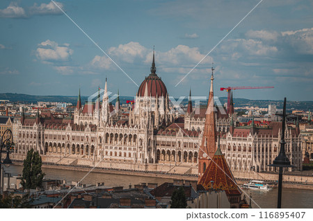 Hungarian parliament building and Danube river, Budapest, Hungary 116895407