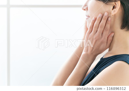 Woman touching her cheek beauty Woman touching her cheek beauty 116896312