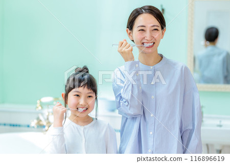 Parents and children brushing their teeth together 116896619