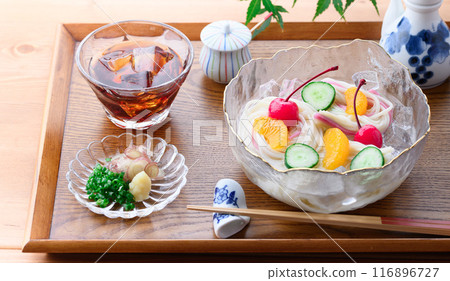 冰鎮大麥盛在透明碗中 冰鎮大麥盛在透明碗中 116896727