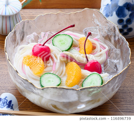 Hiyamugi (cold noodles) served in a transparent bowl 116896739