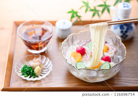 冰鎮大麥盛在透明碗中 116896754