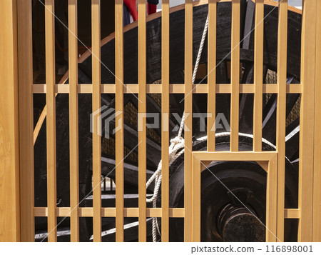 Wooden wheels of a float 116898001