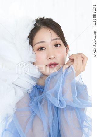 年輕女子美容化妝 116898171