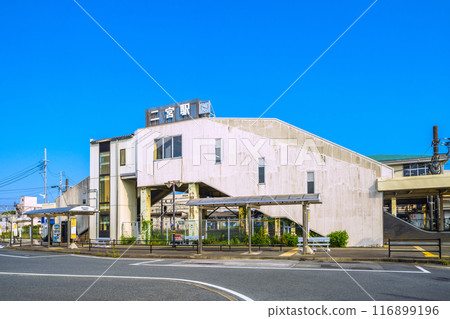 Ninomiya cityscape in Japan in July. View of JR Tokaido Line Ninomiya Station and other areas = July 22, 2024 116899196