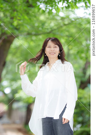 Woman portrait fresh green 116899657