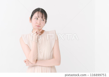Young woman wearing a dress 116899751