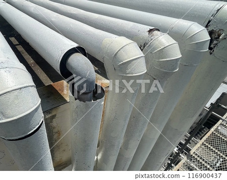 Broken elbow of water supply pipe racking Broken elbow of water supply pipe racking 116900437