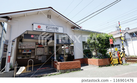 Tokyu Ikegami Line Ishikawadai Station, Kamata bound platform 116901476